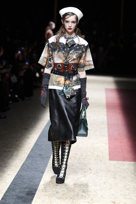 miuccia prada decorazioni in cristallo fw 2016|Prada Fall 2016 Ready.